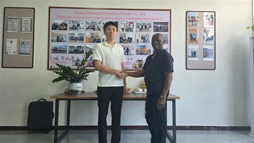 Ethiopian Customer Visit HUAHANG Factory To Inspect The Cement Tankers